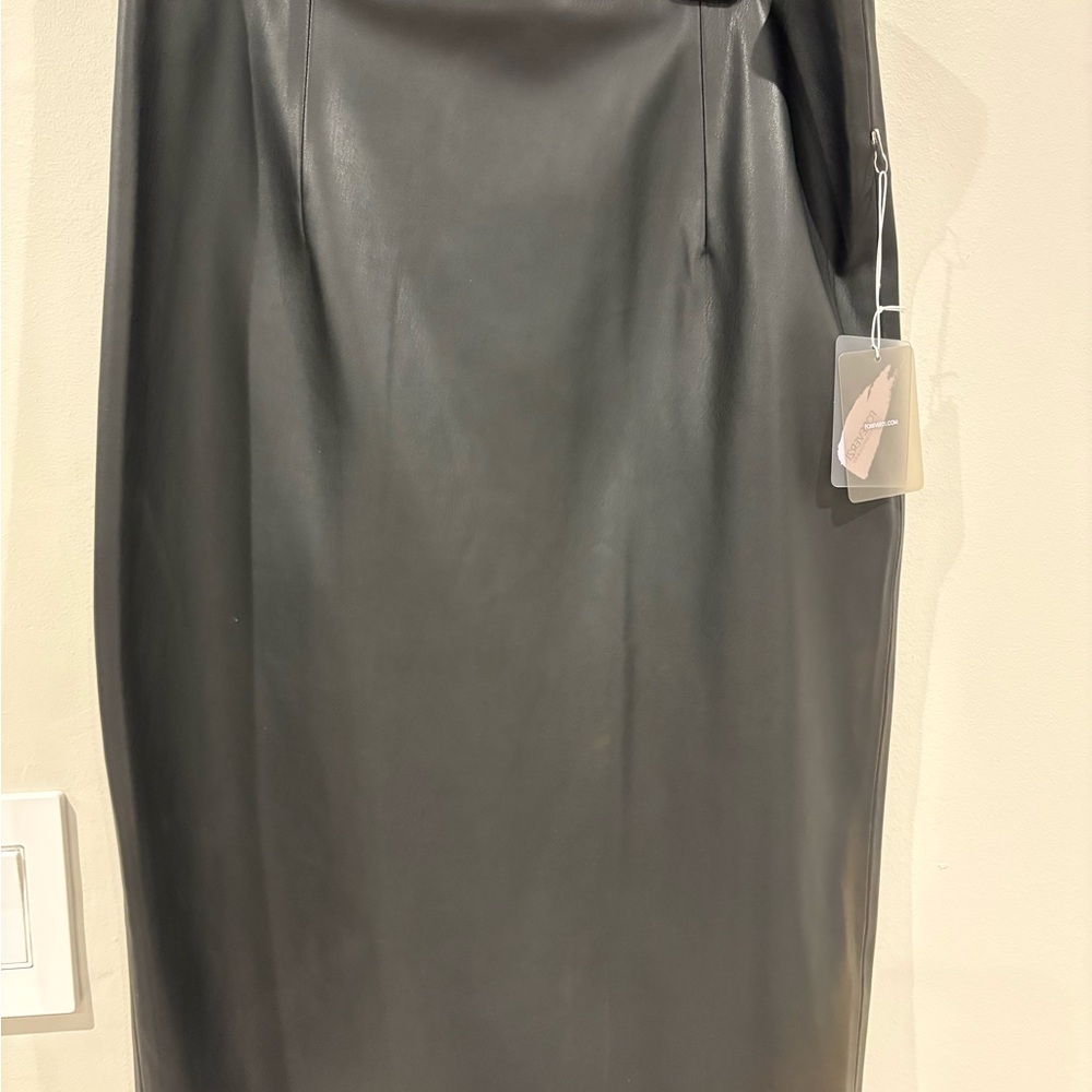 Elegant Black Faux Leather Skirt